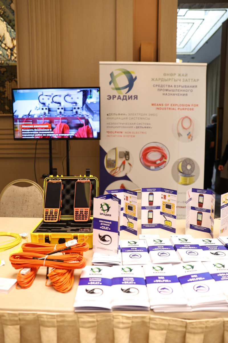 Настольный стенд экспонента